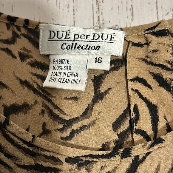 Due per Due 100% Silk Brown Animal Print Flowy Short Sleeve Blouse Size 16 - Picture 3 of 3